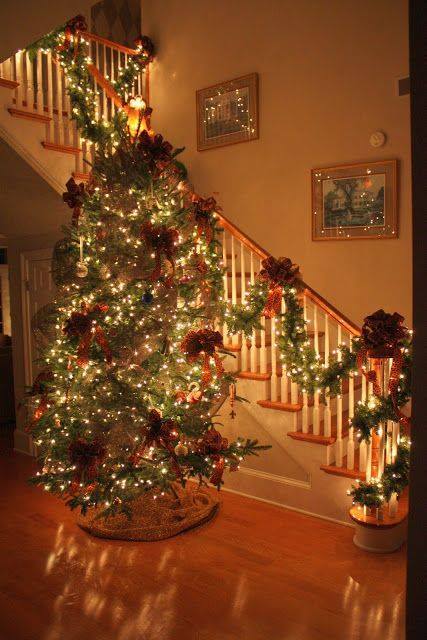 Staircase Decoration Ideas For Christmas - XciteFun.net