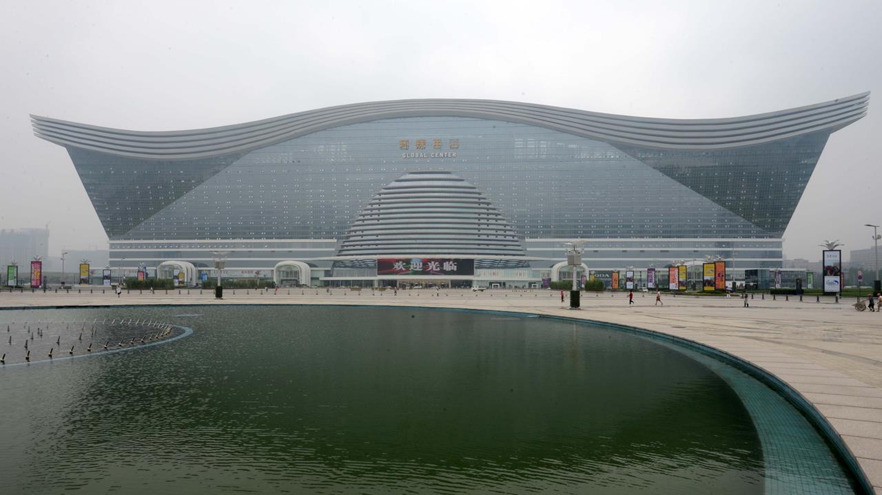 world-largest-shopping-mall-in-china-xcitefun