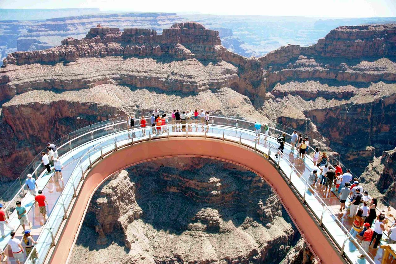 Grand Canyon Sky walk Transparent Horseshoe Shaped Cantilever Bridge