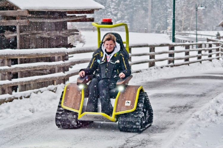 Amazing Wheelchair Ride To Enjoy Heavy Snowfall - XciteFun.net