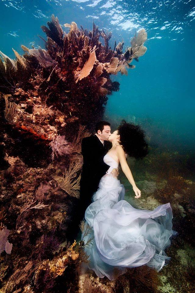 Romantic Wedding Photo Session Underwater - XciteFun.net