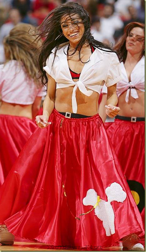 Hot Cheerleader For UEFA European Football Championship 2008 - XciteFun.net