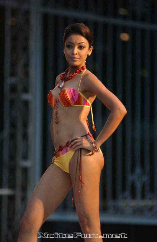 Tanushree Dutta Bikini Shots From Miss Universe 2004 