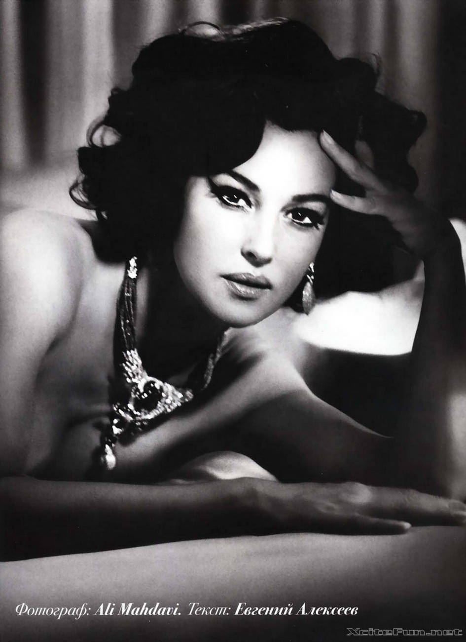 http://img.xcitefun.net/users/2008/08/10253,xcitefun-monica-bellucci-2.jpg