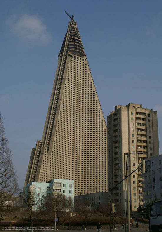 Ryugyong Hotel: Giant Building of North Korea - XciteFun.net
