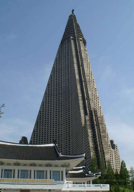 Ryugyong Hotel: Giant Building of North Korea - XciteFun.net