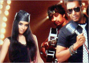 London Dreams: Salman Khan Ajay Devgan n Asin First Look - XciteFun.net