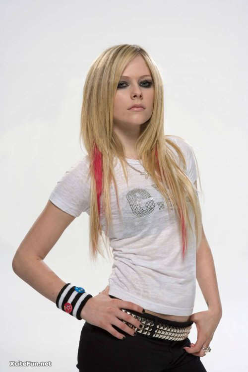 Avril Lavigne - Q Magazine Photoshoot - XciteFun.net