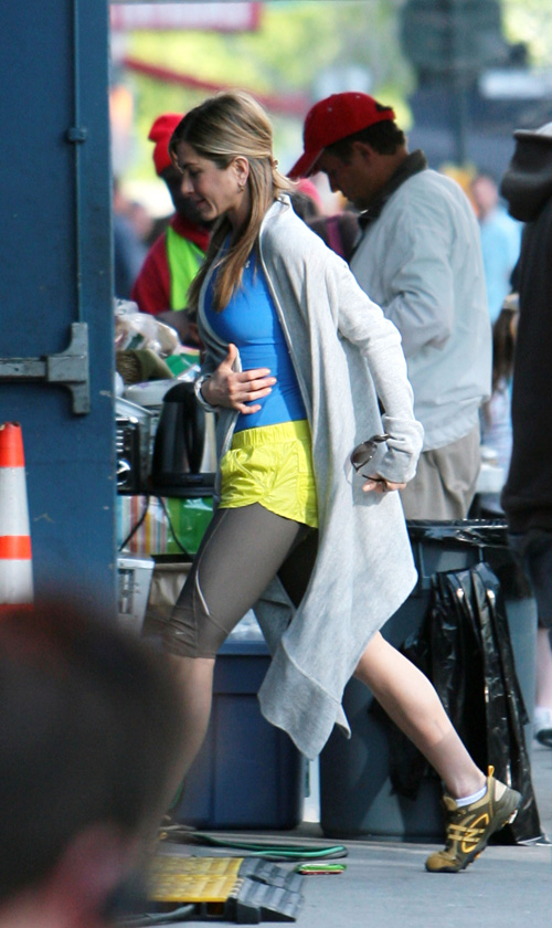 Jennifer Aniston- on the set of 'Baster' - XciteFun.net