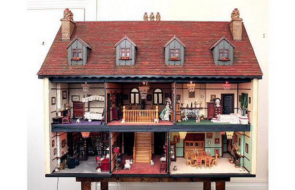 tiny dolls house