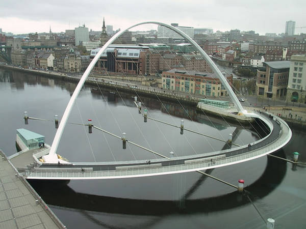 Gateshead Millennium Tilting Bridge - River Tyne England - XciteFun.net