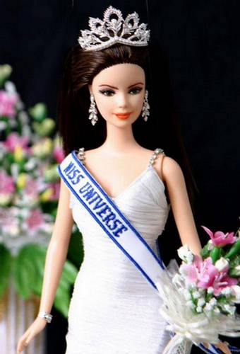 Miss Barbie Universe: iConic Doll - High Fashion Avatars - XciteFun.net