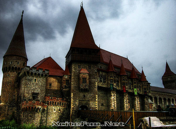 Hunyad Castle: The Dracula House - Romania - XciteFun.net