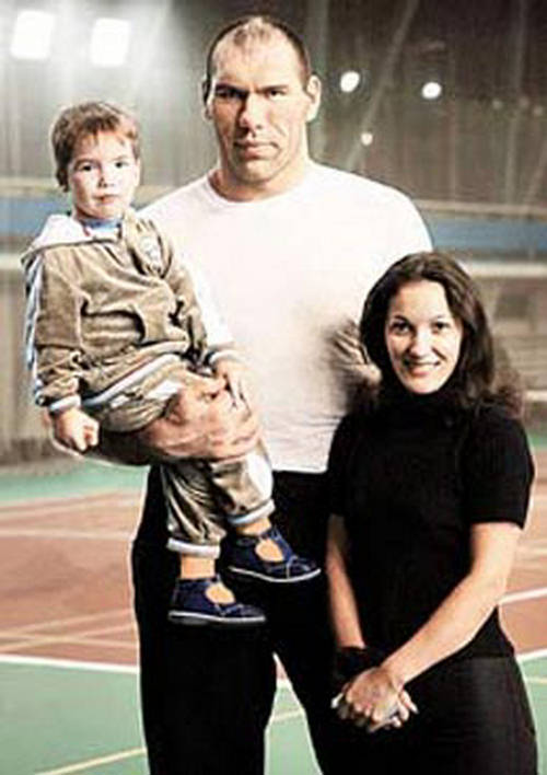 Nikolai Valuev: The Russian Giant And His Tiny Wife - XciteFun.net