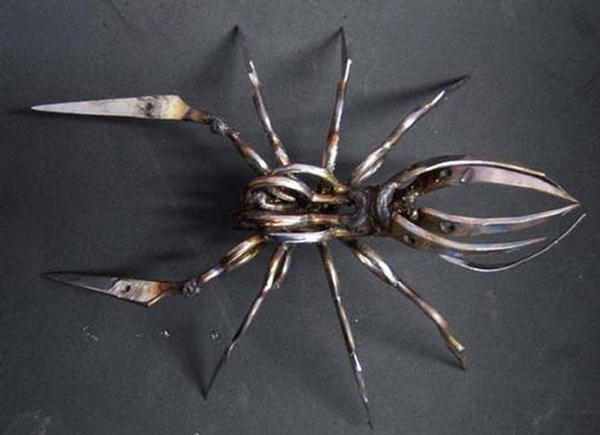 Самодельный паук. Металлический паук. Паук из металла. Паук из металла своими. Паучок из металла своими руками.
