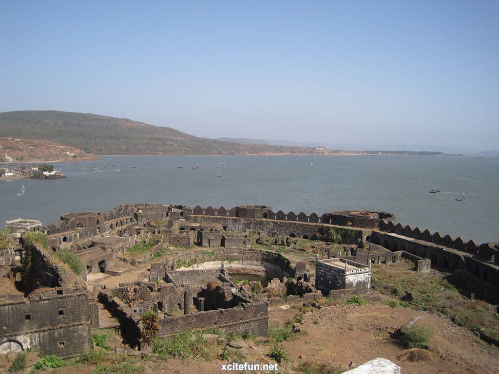 Janjira Fort - Unconquerable Fortress of India - XciteFun.net