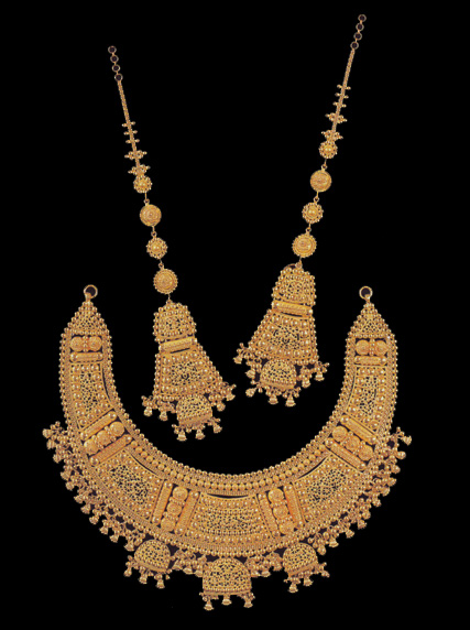 Bride & Grooms: Gold Jewelry For Brides