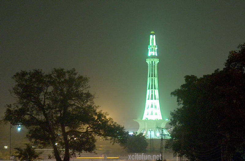 Minar-e-Pakistan - The National Building of Pakistan - XciteFun.net