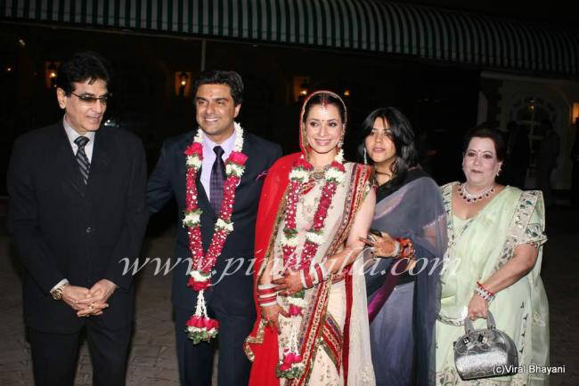 Samir Soni and Neelam Kothari - Wedding Pictures - XciteFun.net