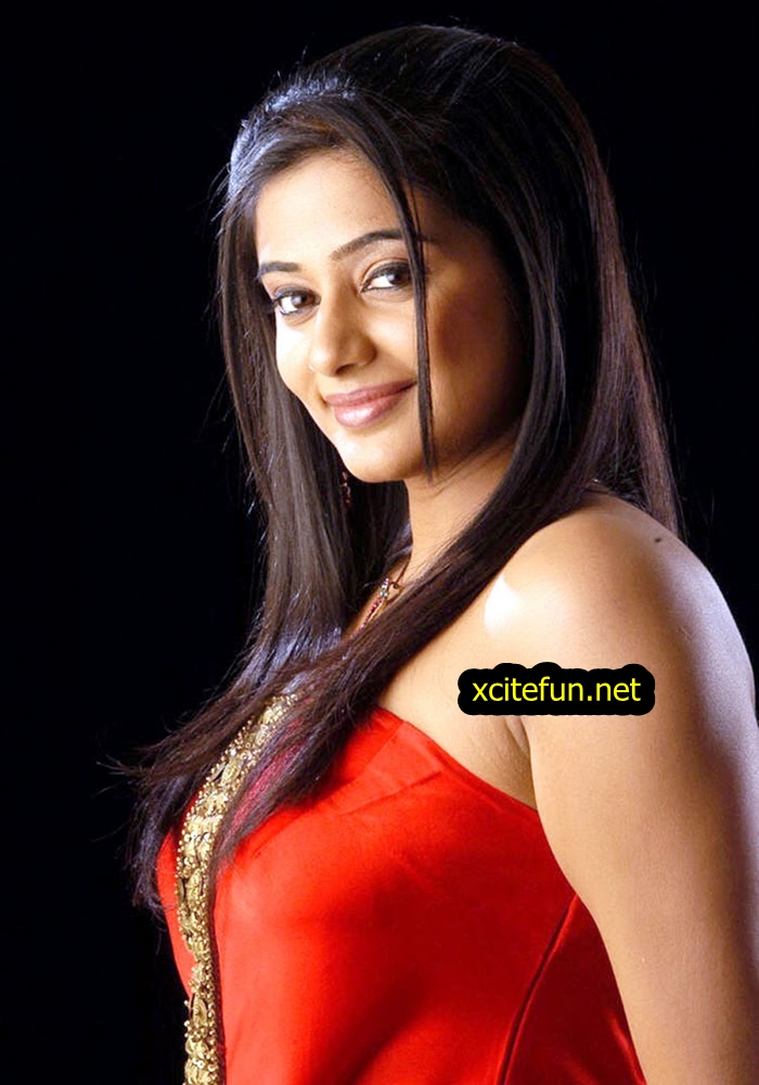 Priyamani Hot Pic In Red Dress - XciteFun.net