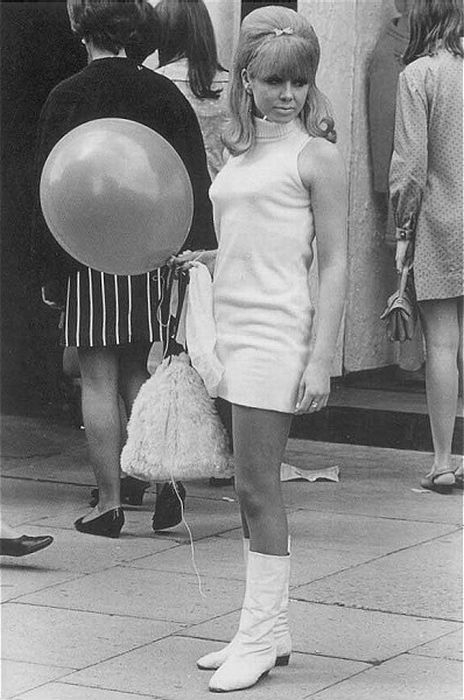 The Beauty Of 60's & 70's - Miniskirts Photos - XciteFun.net