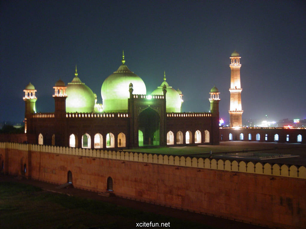 Мусульманские сооружение. Мечеть Бадшахи. Мечеть в Пакистане. Интерьер мечети Бадшахи. Лахор красивые места.