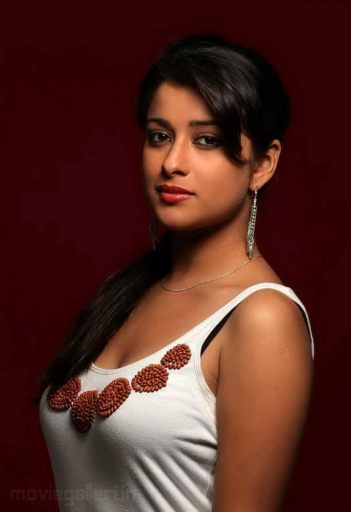 Indian Actress Madhurima In A Closeup Photoshoot 