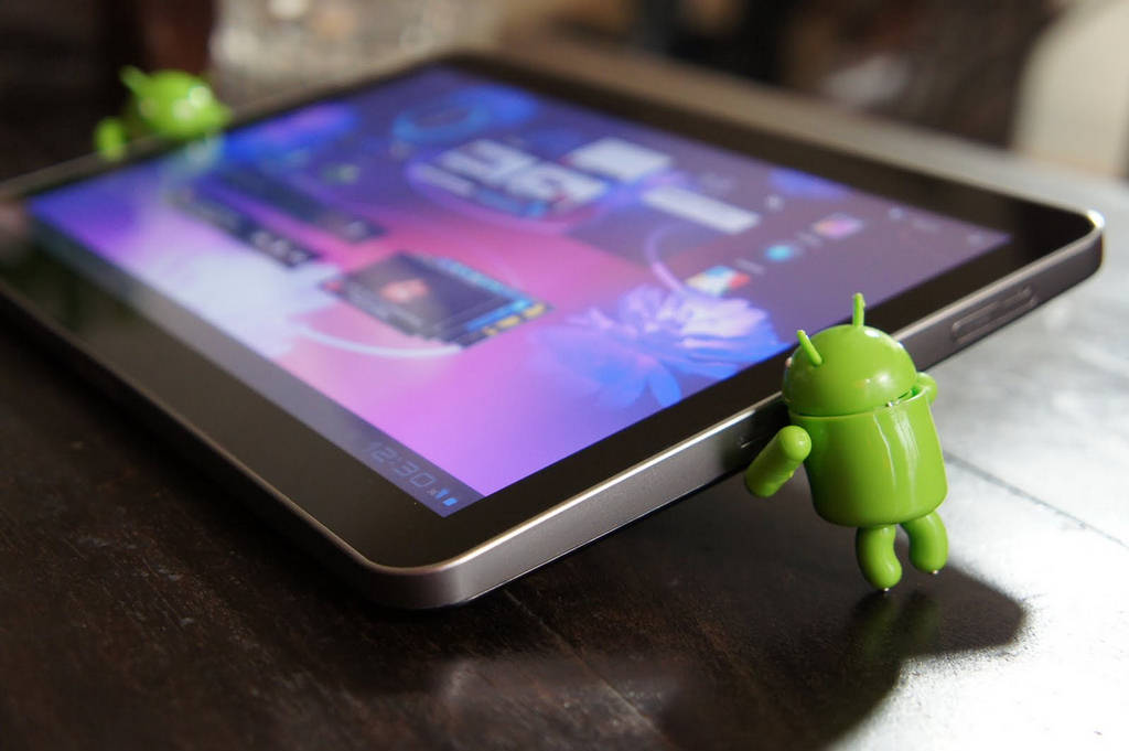 Samsung Galaxy Tab 10.1 - Thinnest Tablet PC - XciteFun.net
