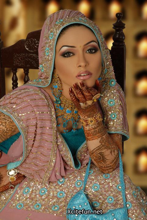 Pakistani Bridal Smokey Eyes Shimmer Makeup And Mehndi 