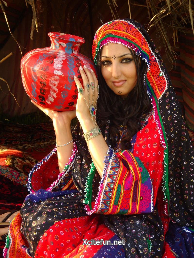 Seeta Qasemi Afghan Music Singer in Fashionable Traditional - XciteFun.net