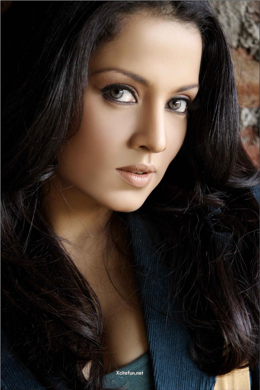Bollywood Film Star Celina Jaitley Wallpapers - XciteFun.net
