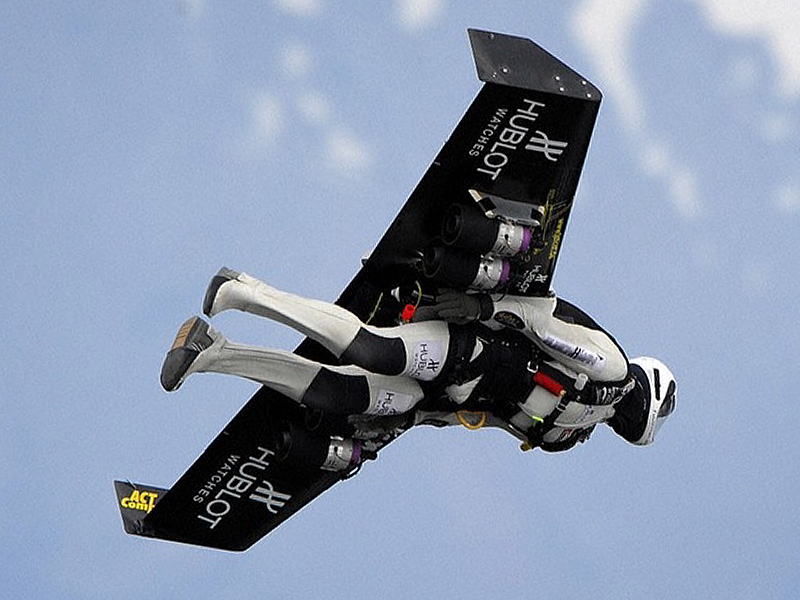 Jetman Stunts Alongside Fighter Jets - XciteFun.net