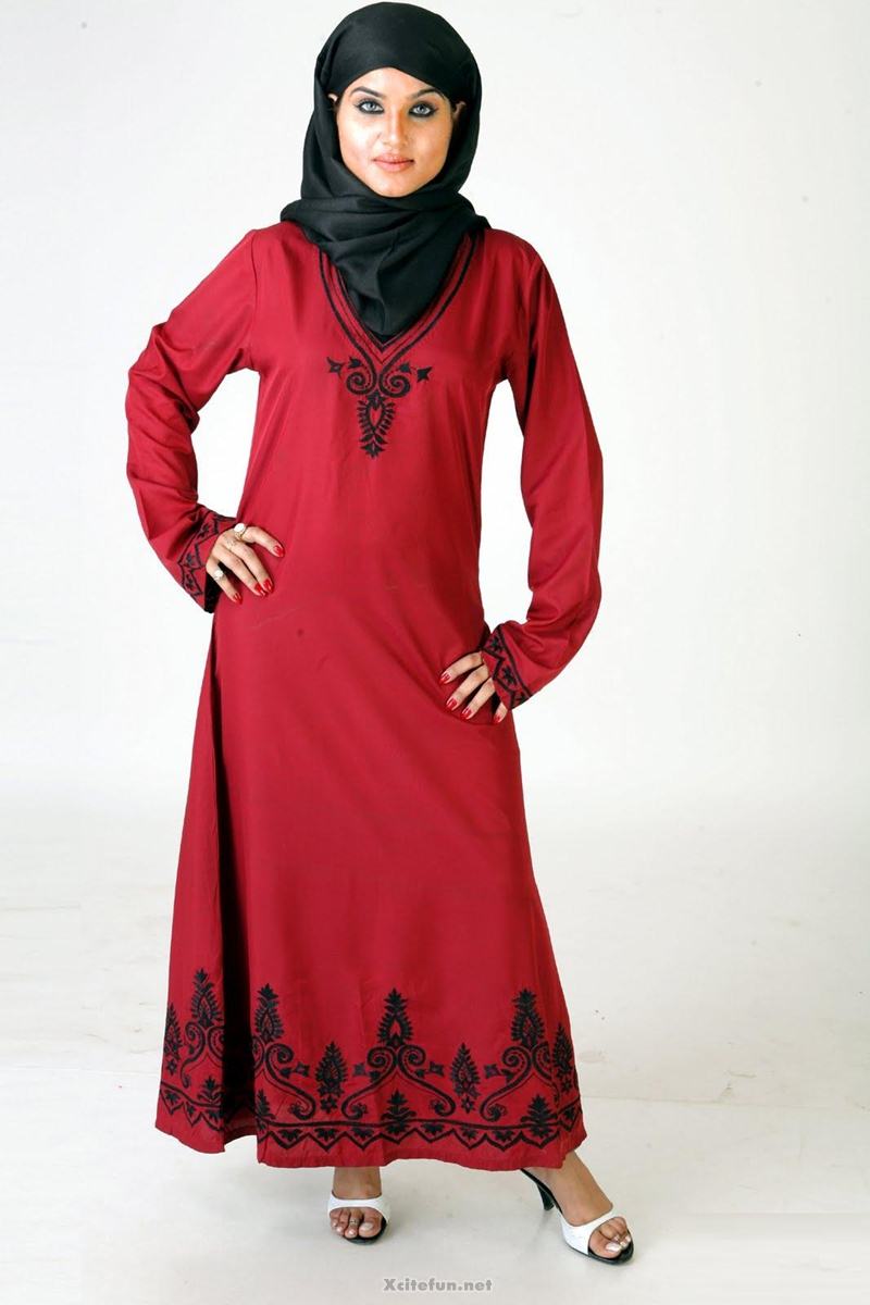 Arabic Dress With Headscarf - XciteFun.net