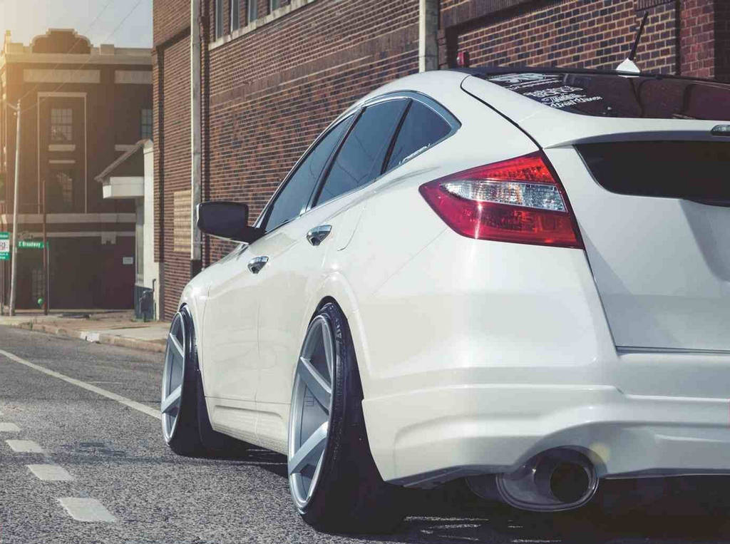 Honda Crosstour stance