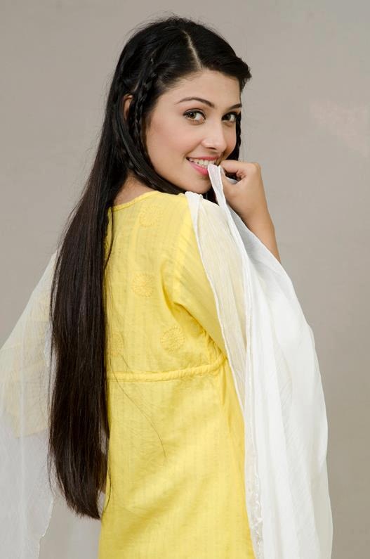 Ayza Khan In Yellow And White Dress - XciteFun.net