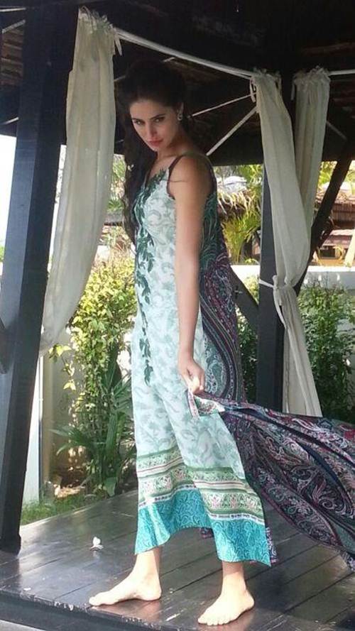 Nargis Fakhri Fashion Photo Shoot For Elan Lawn Pakistan - XciteFun.net