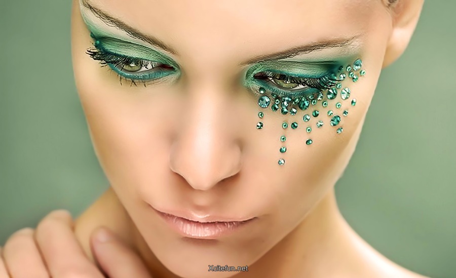 Green Smokey And Shimmery Eye Makeup - XciteFun.net