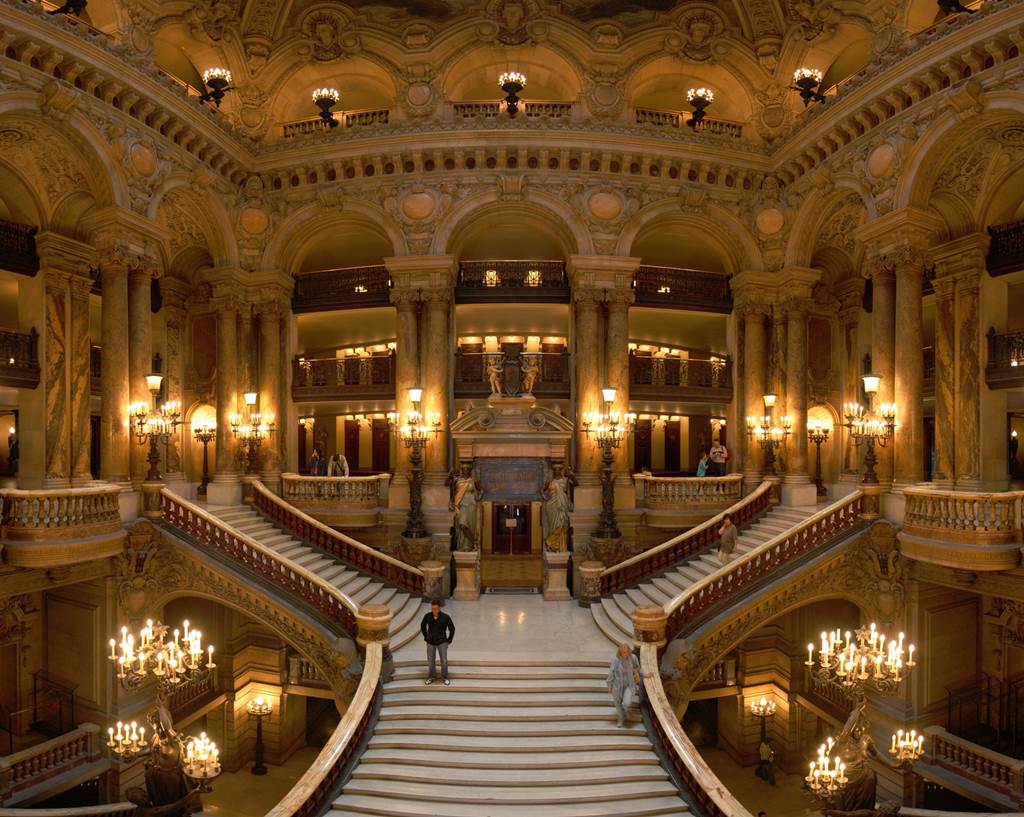 hotel near paris opera house