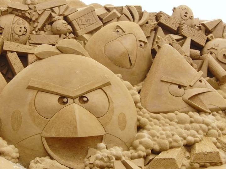 Angry Birds Sand Sculptures - XciteFun.net