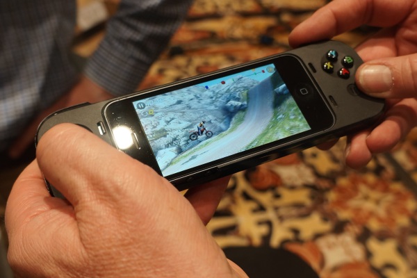 Logitech Powershell Gaming Console Review - For iPhone 