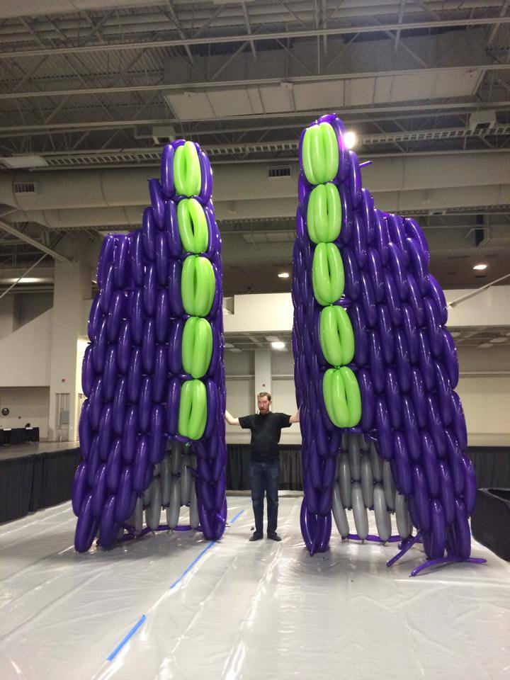 Poptimus Prime - World's Largest Balloon Sculpture - XciteFun.net