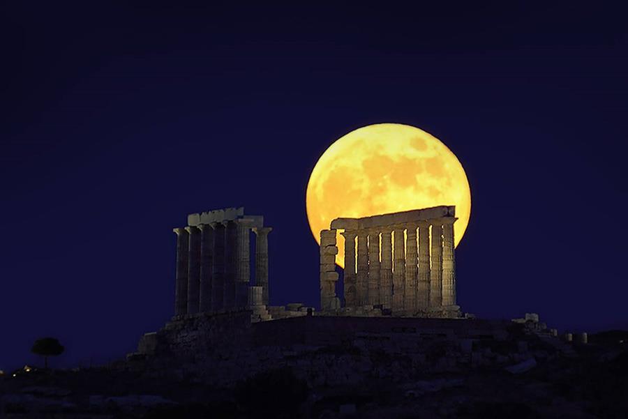 Supermoon Appeared in Athens, Greece - Virtual University of Pakistan