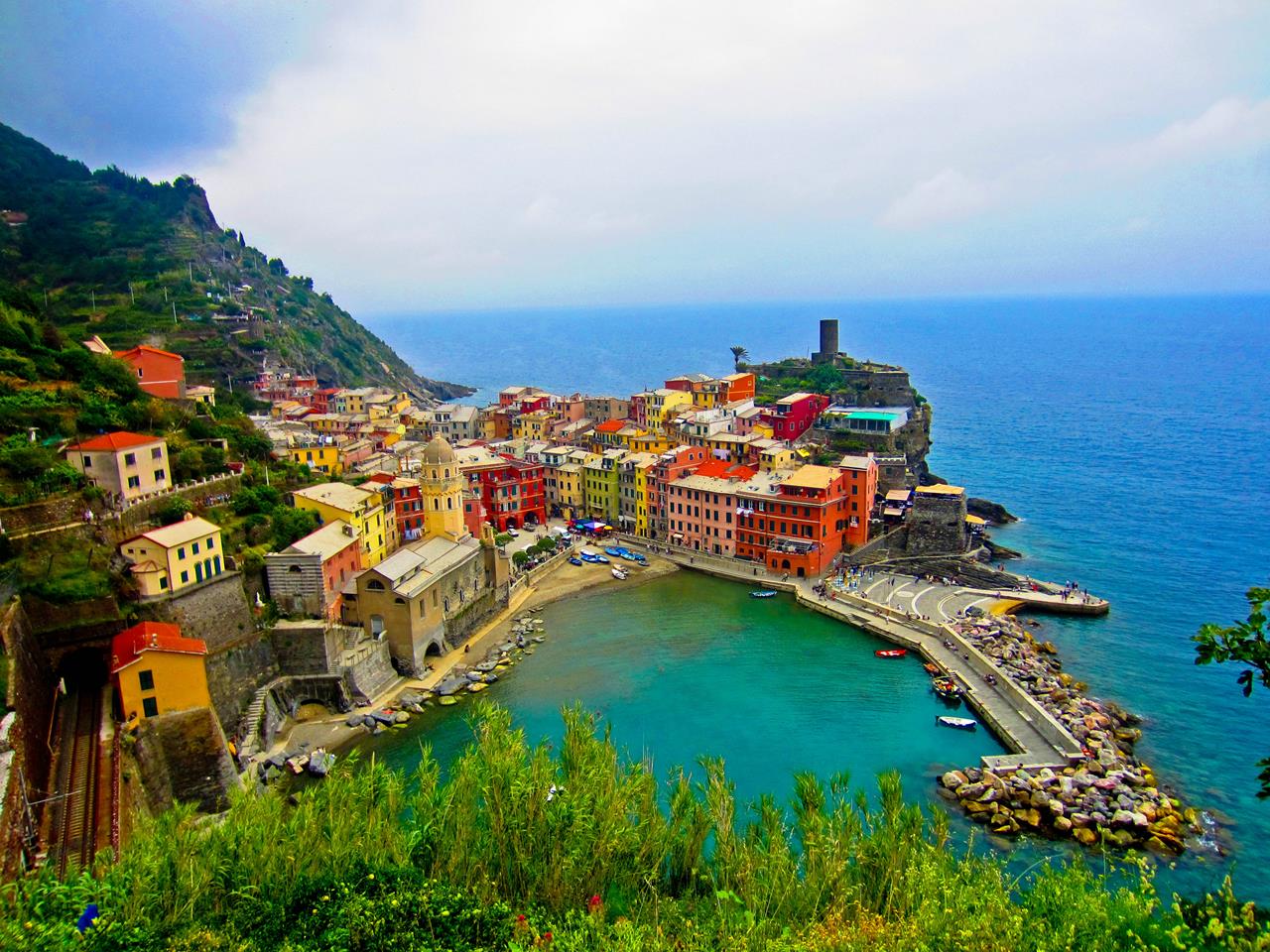 Cinque Terre Italy Travel Guide - Hike and Dive - XciteFun.net