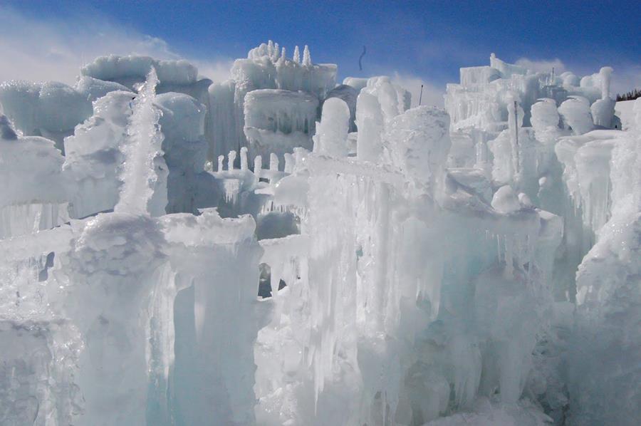 Awesome Ice Castles in Silverthorne, Colorado - XciteFun.net