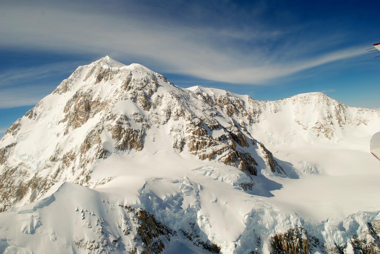 Mount command. Гора Денали восхождение. Гора Мак Кинли. Аляскинский хребет. Вид с вершины Денали.