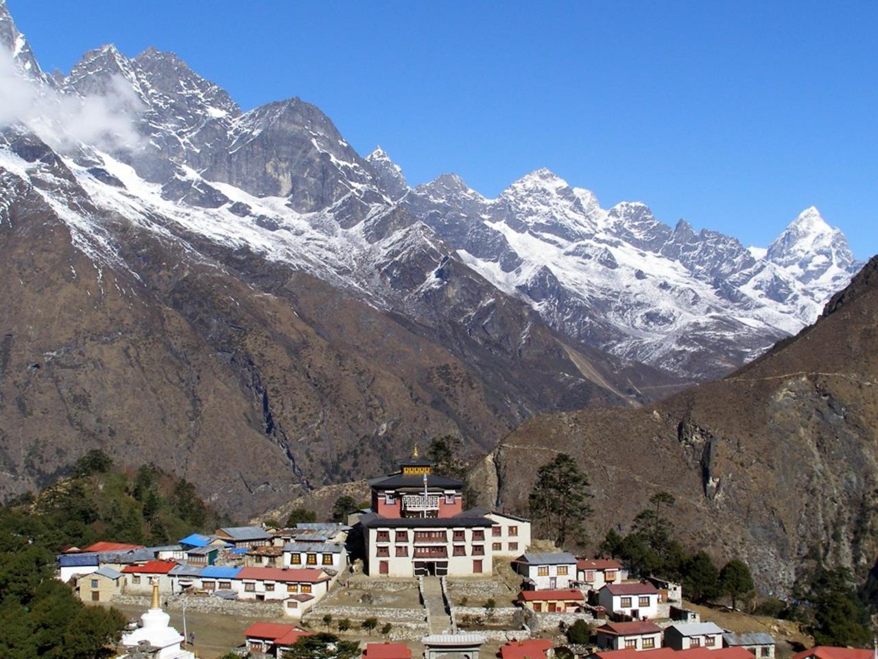 Доле непал. Монастырь Тенгбоче Непал. Монастырь Тенгбоче. Непал. Гималаи.. Тьянгбоче. Кхумбу Непал деревня.