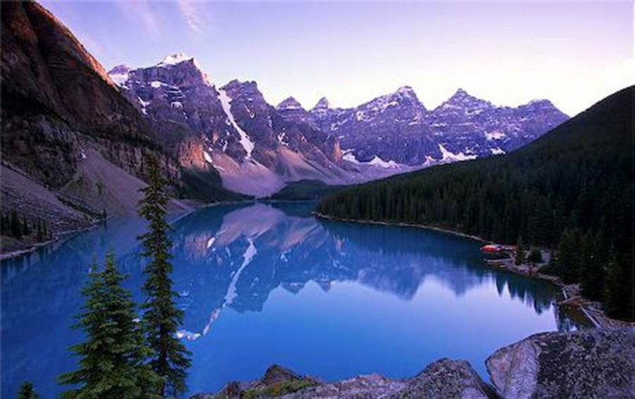 moraine-lake-tourist-attraction-in-canada-xcitefun