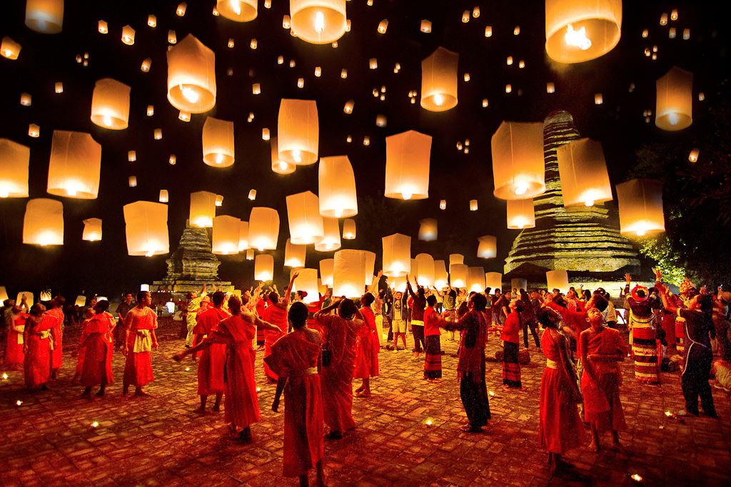 Pictorial Tour of Yi Peng Festival Thailand