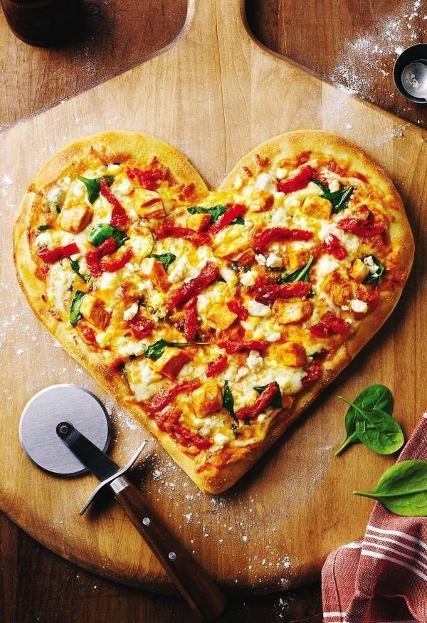 Special Pizza For Lovers On Valentine's Day - XciteFun.net