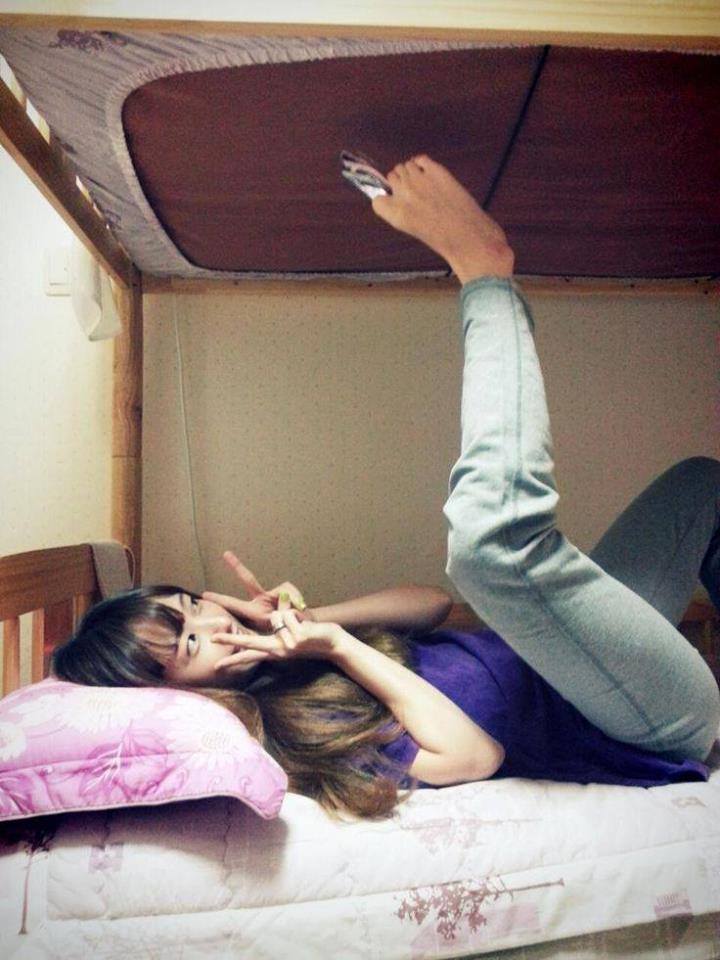 selfie funny xcitefun feet take hani exid taking 하니